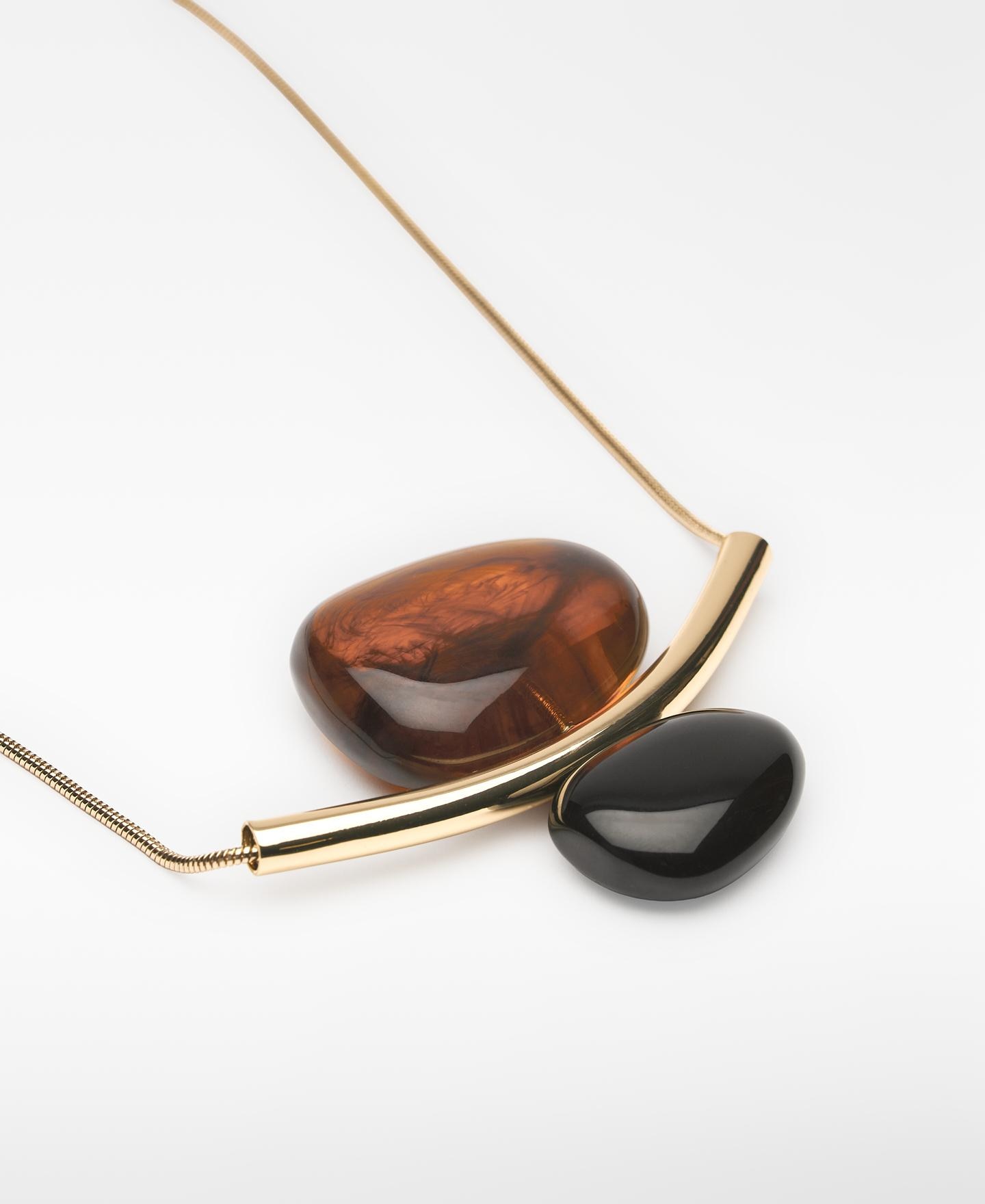 Colar Metálico com Peças em Resina Bicolor Castanho-escuro-2