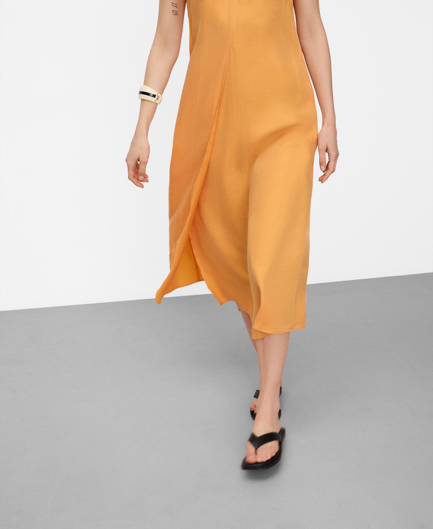 Vestido Midi Acetinado com Decote em V Laranja-claro-4