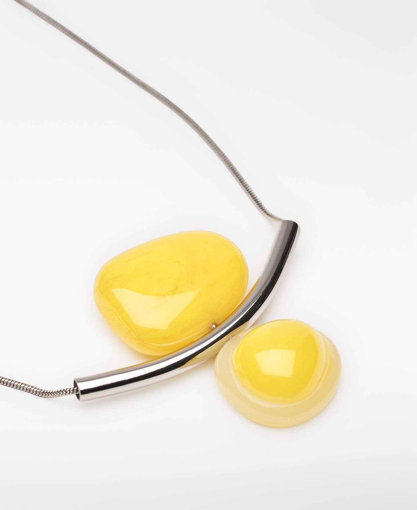 Colar Metálico com Peças em Resina Bicolor Amarelo-2