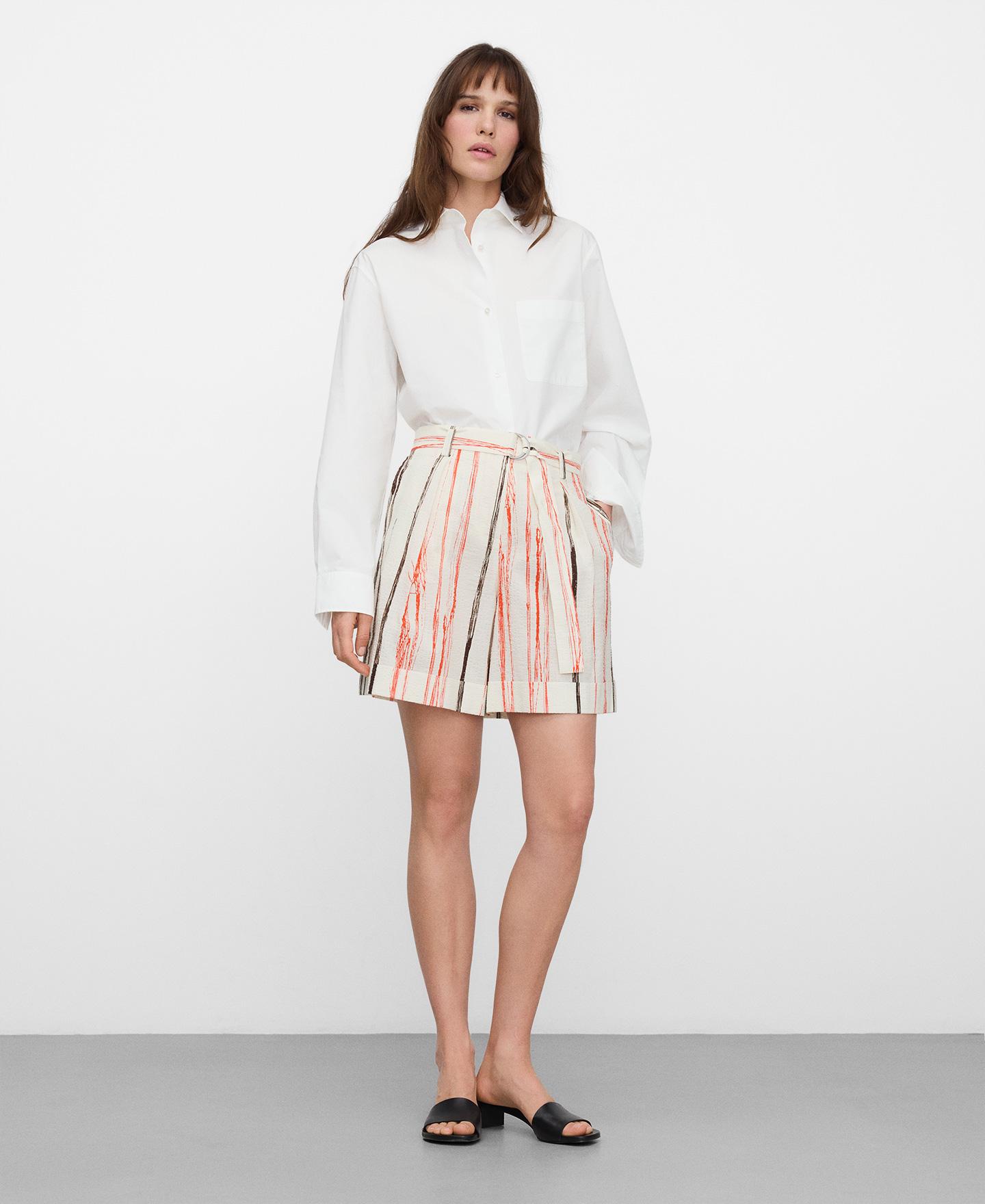 Bermudas em Tecido Seersucker Branco / Azul-2