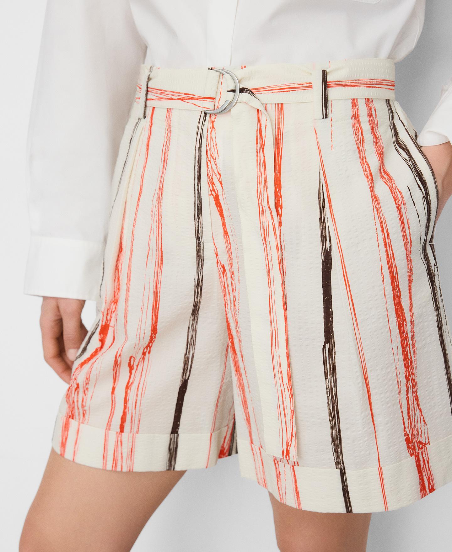Bermudas em Tecido Seersucker Branco / Azul-4