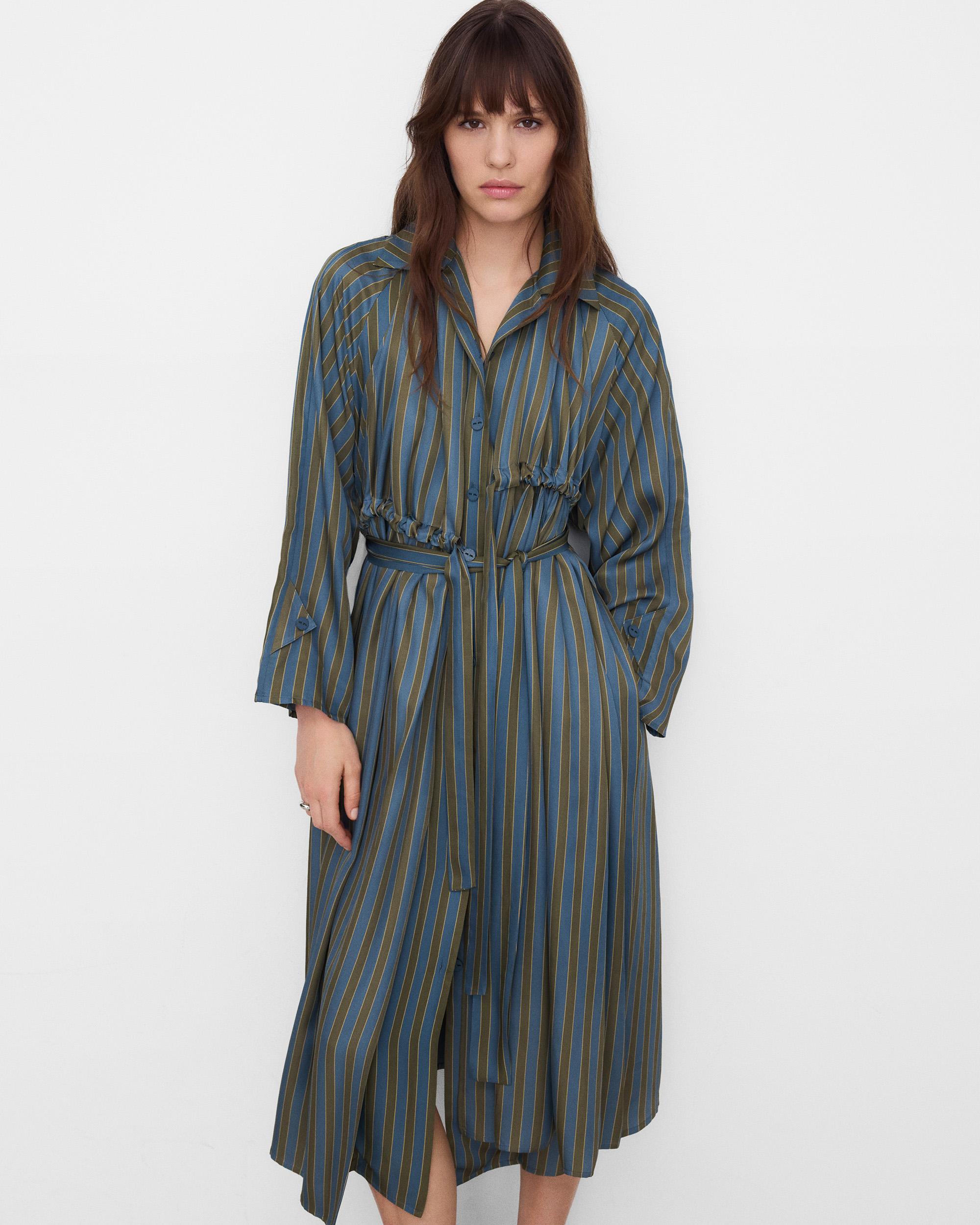 Imagem 0 de Vestido Midi Tipo Camisa Assimétrico Às Riscas
