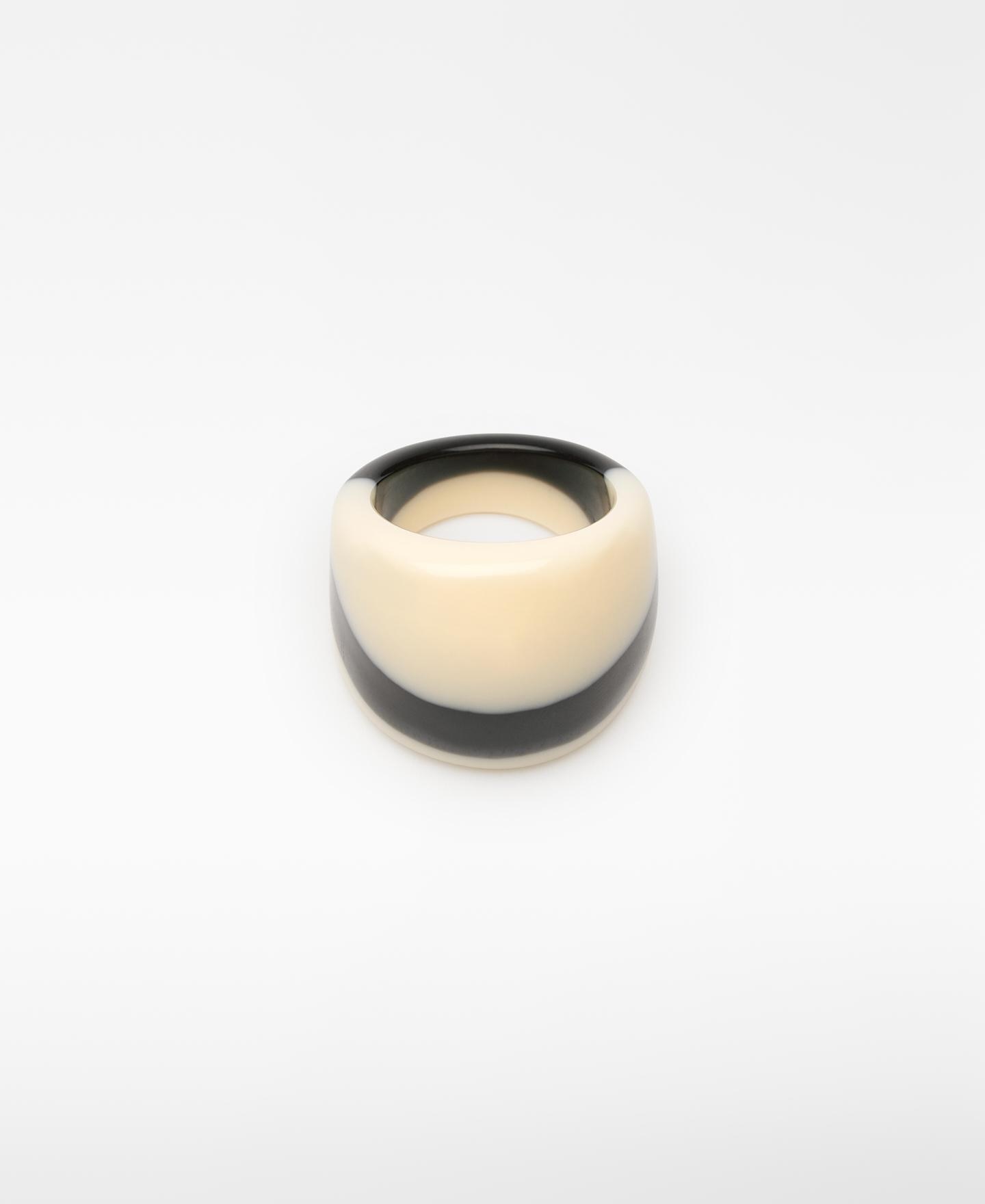 Imagem 0 de Anel em Resina Bicolor