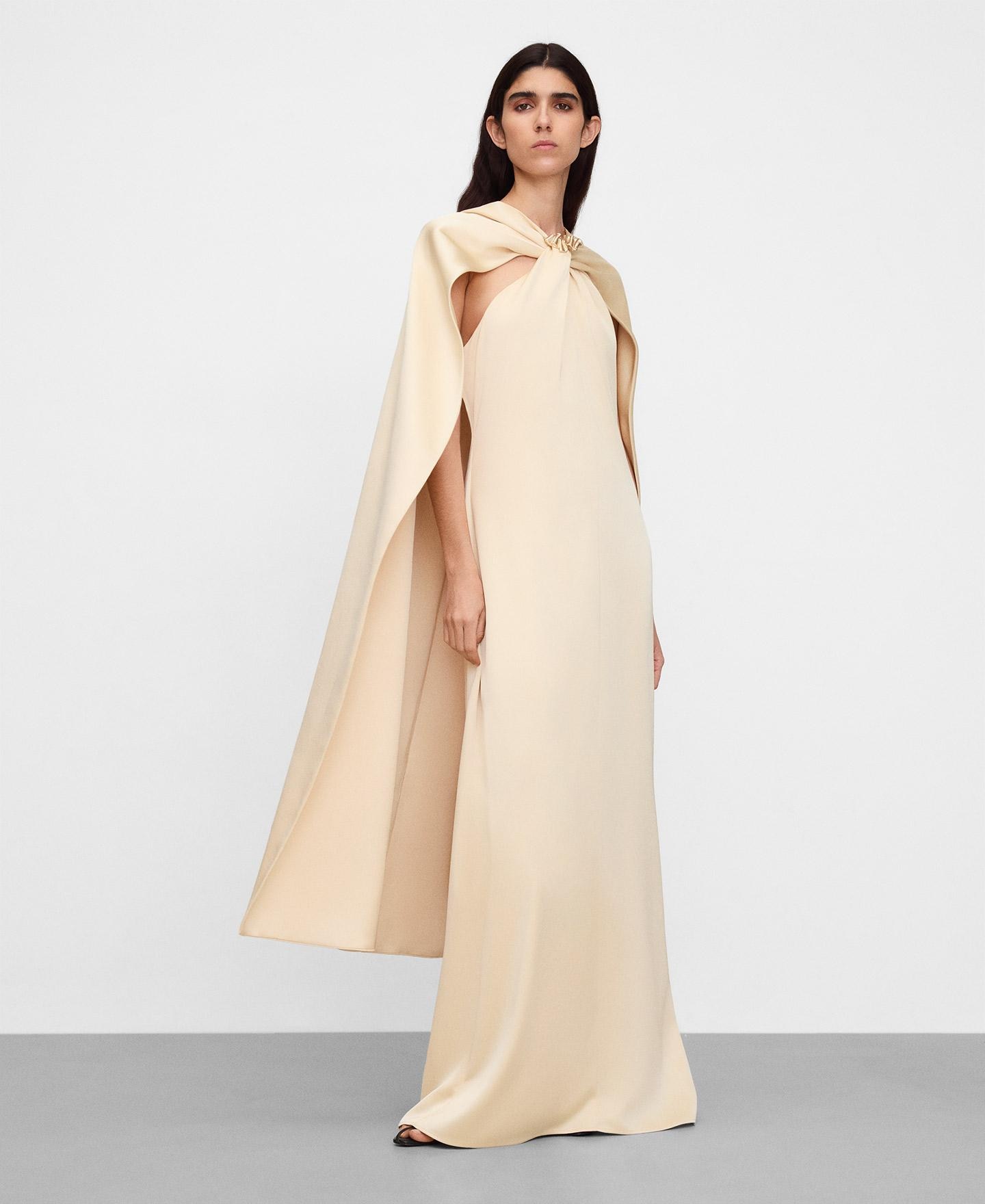Vestido Comprido Acetinado com Capa nas Costas Creme-2