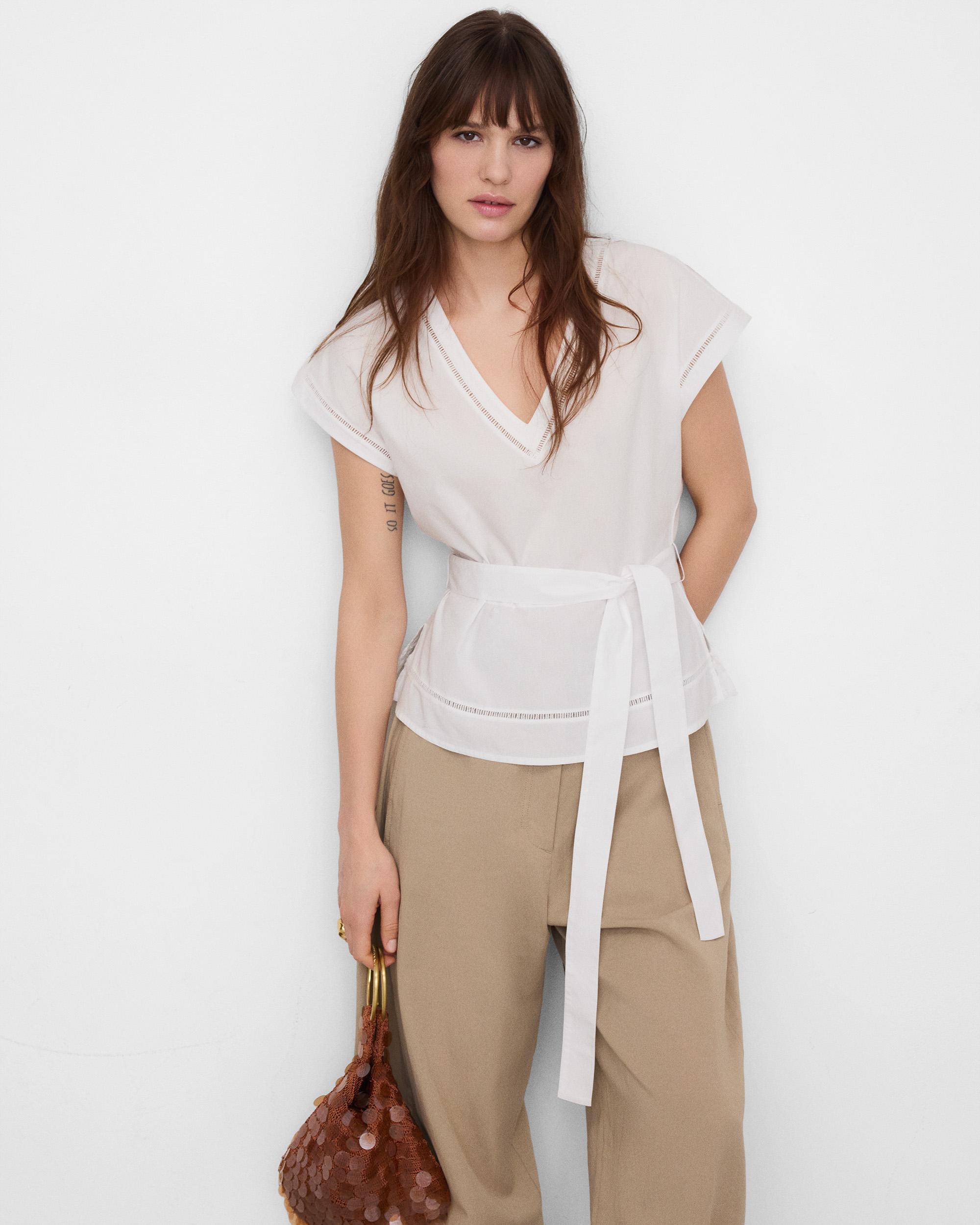 Imagem 0 de Top Ajustado com Entredós