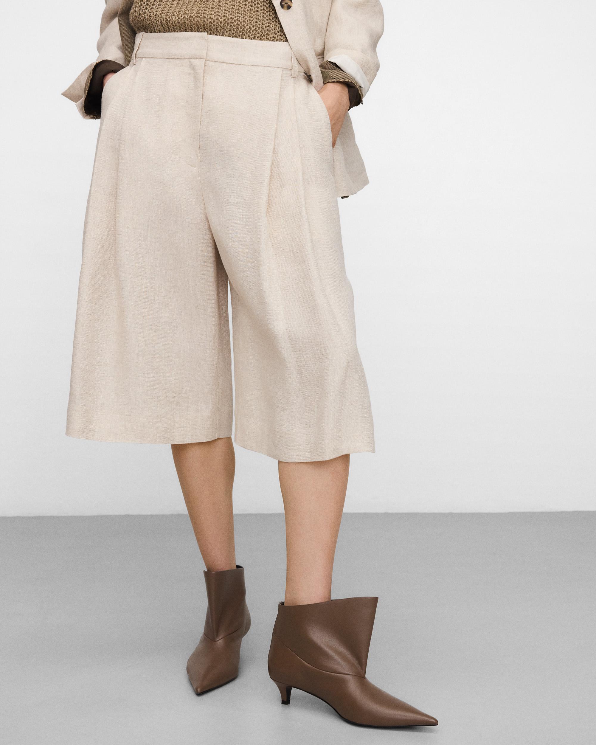 Imagem 0 de Bermudas com Pinça Dupla em Linho Europeu