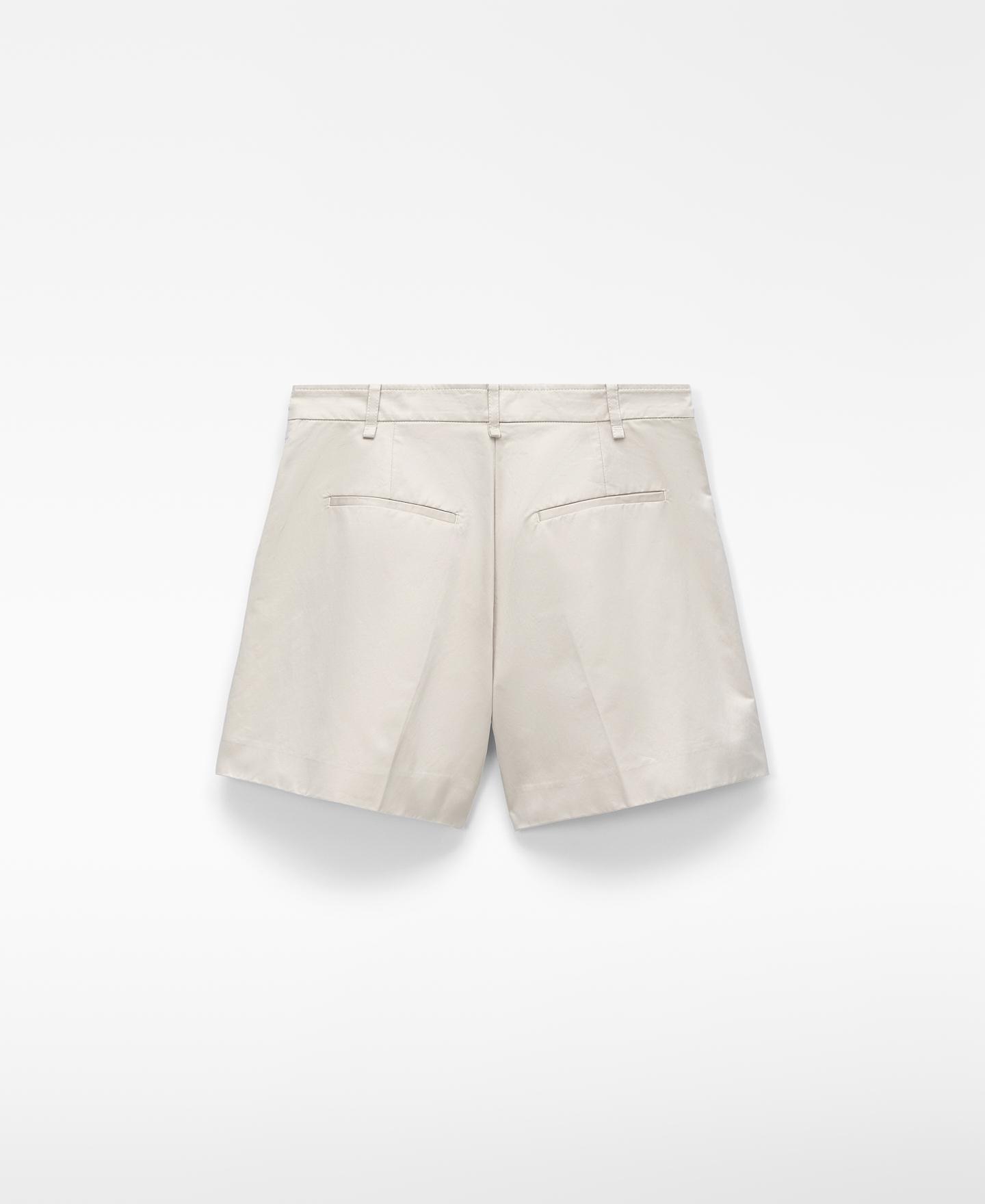 Bermudas de Cintura Subida com Pregas Cru-6