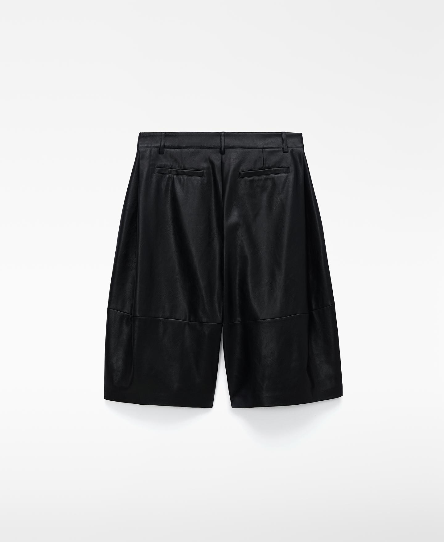 Calções com Bolsos e Pinças Laterais Preto-6