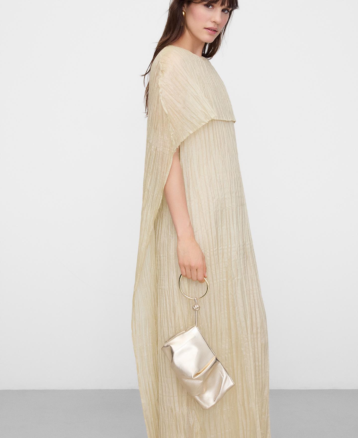 Vestido Comprido Plissado com Capa Dourado-5
