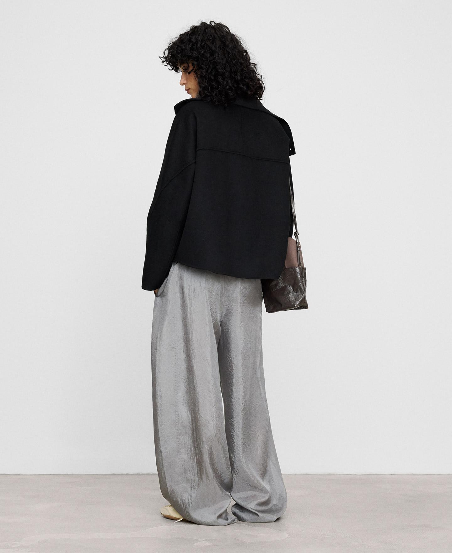Sobretudo Curto Cruzado com Lã Merino Preto-3