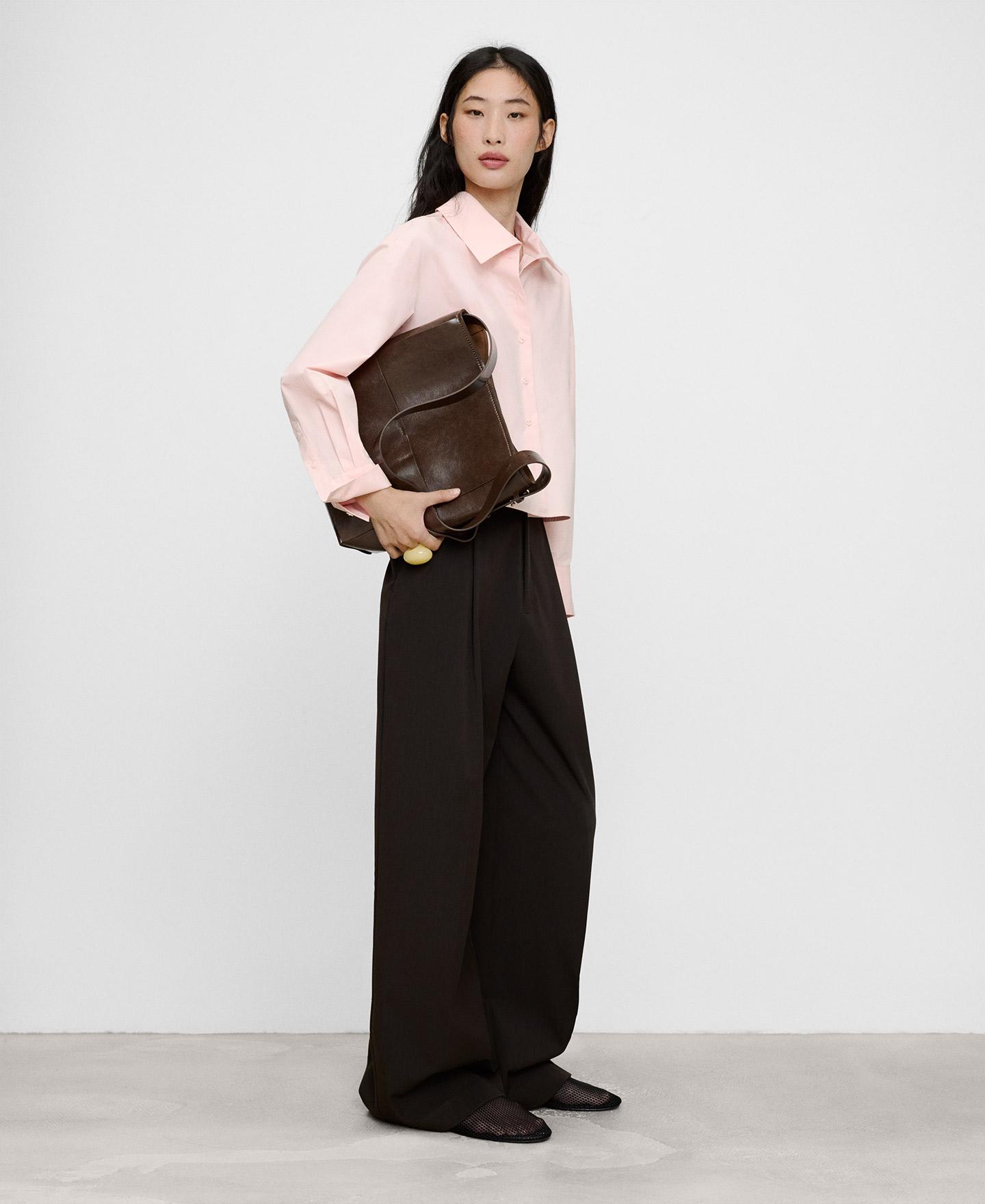 Camisa Curta com Gola Italiana Assimétrica de Algodão Rosa-2