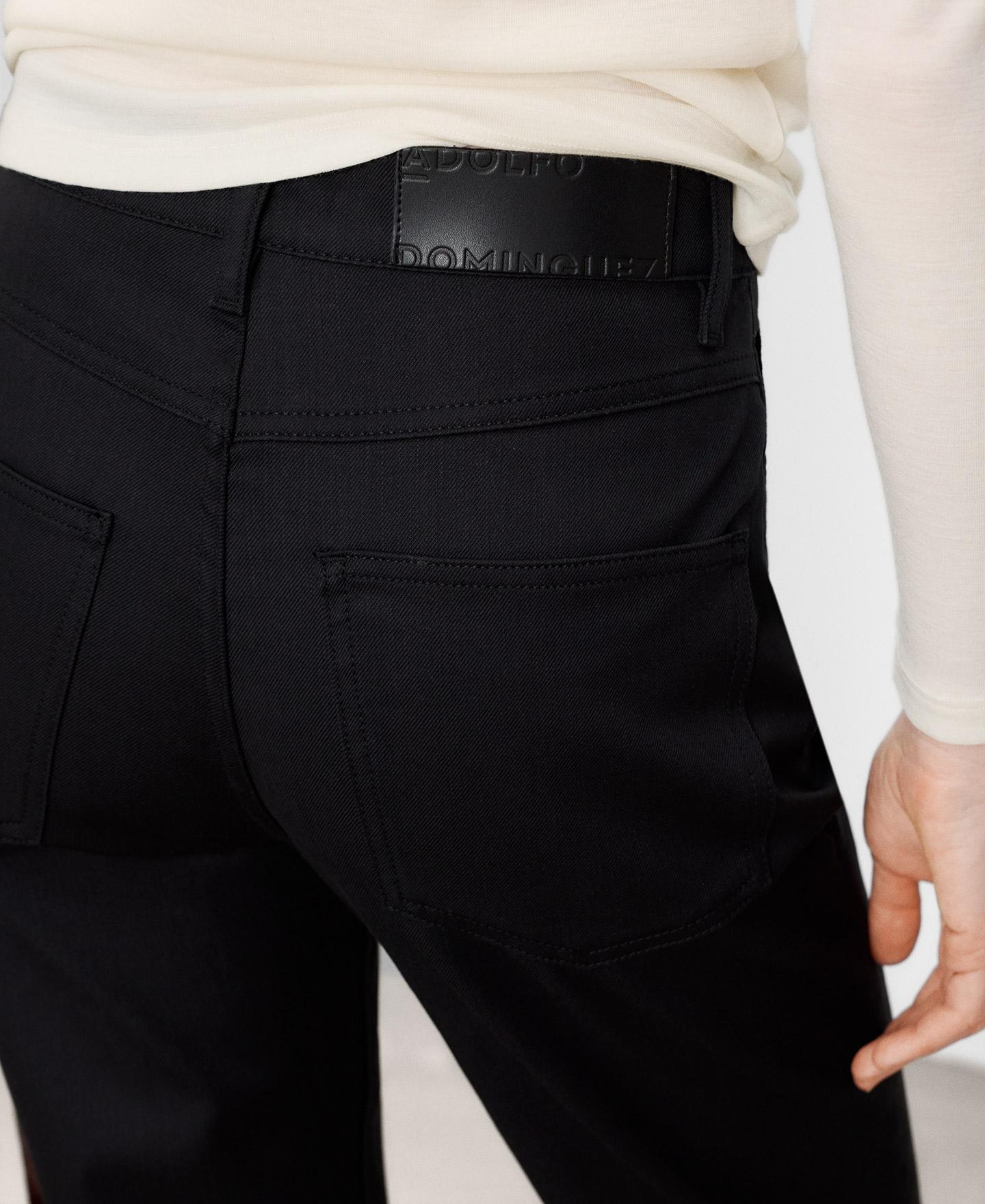 Jeans com Corte a Direito Denim Comfort com Cinco Bolsos Preto-4