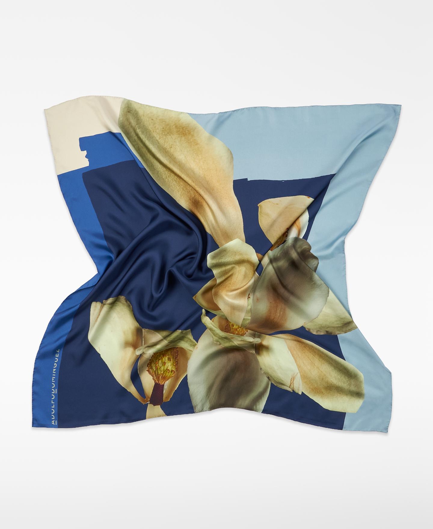 Lenço de Seda com Estampado Azul-2