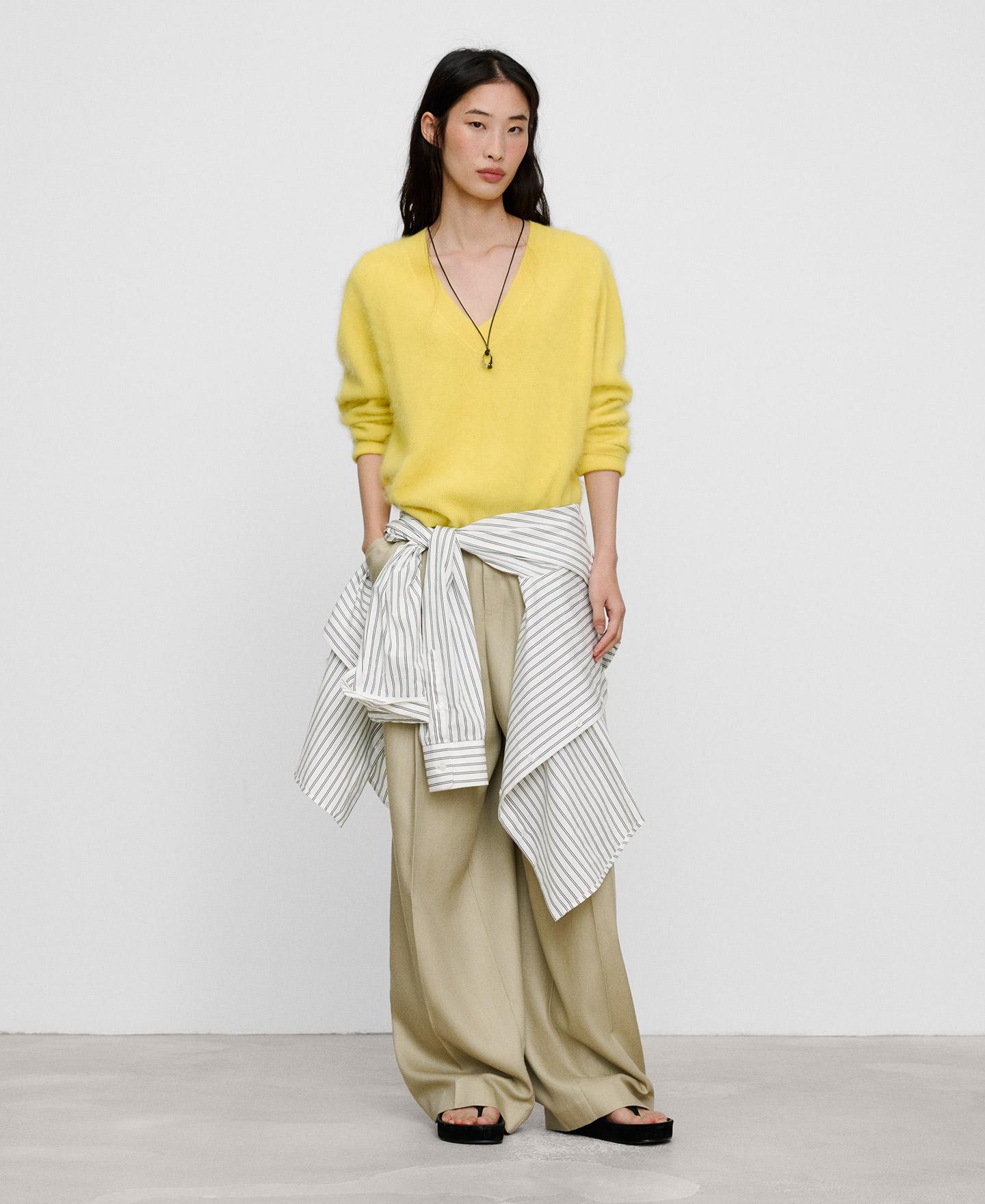 Camisola em Malha Cardada de Lã Merino com Gola em V Amarelo-2