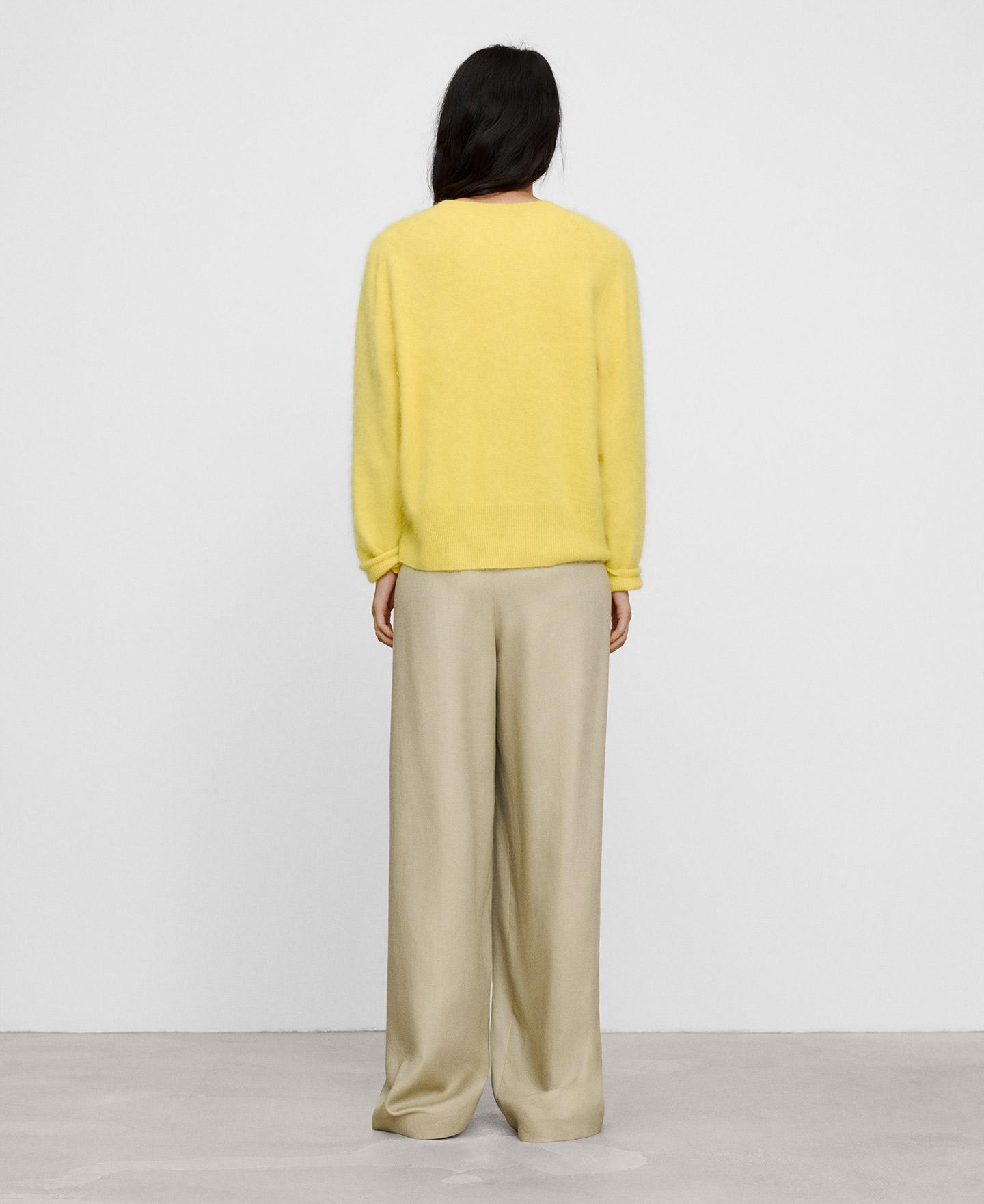 Camisola em Malha Cardada de Lã Merino com Gola em V Amarelo-3