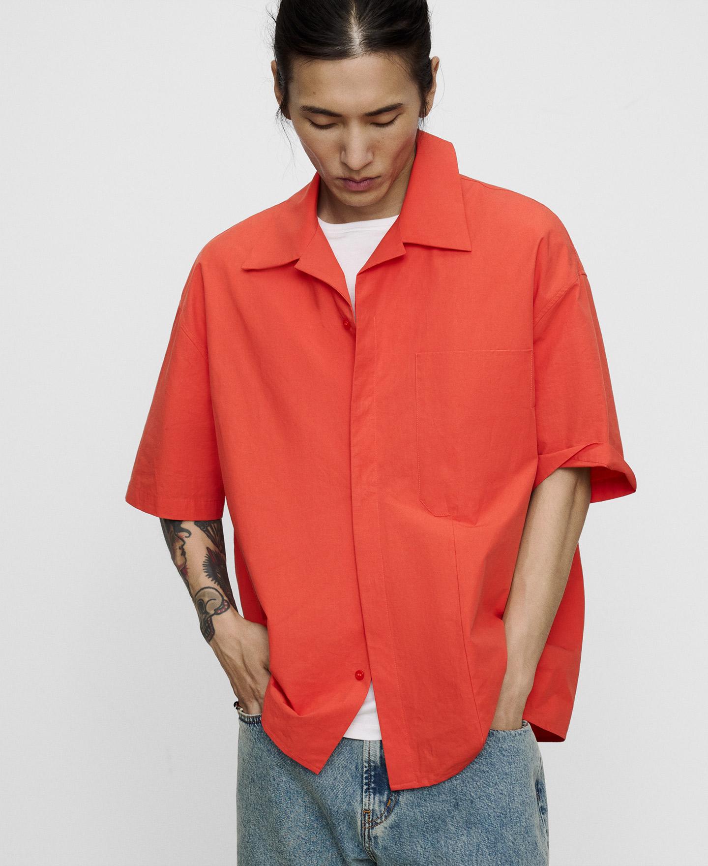 Imagem 0 de Camisa Oversize com Gola Bowling e Botões Frontais