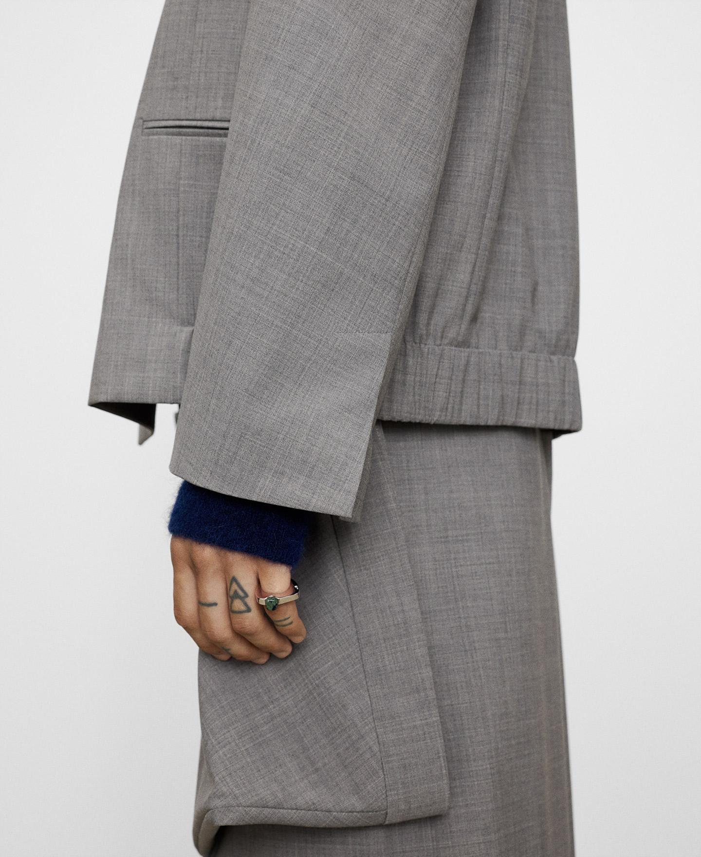 Blazer Boxy Fit Estruturada com Parte Frontal Cruzada Cinzento-4