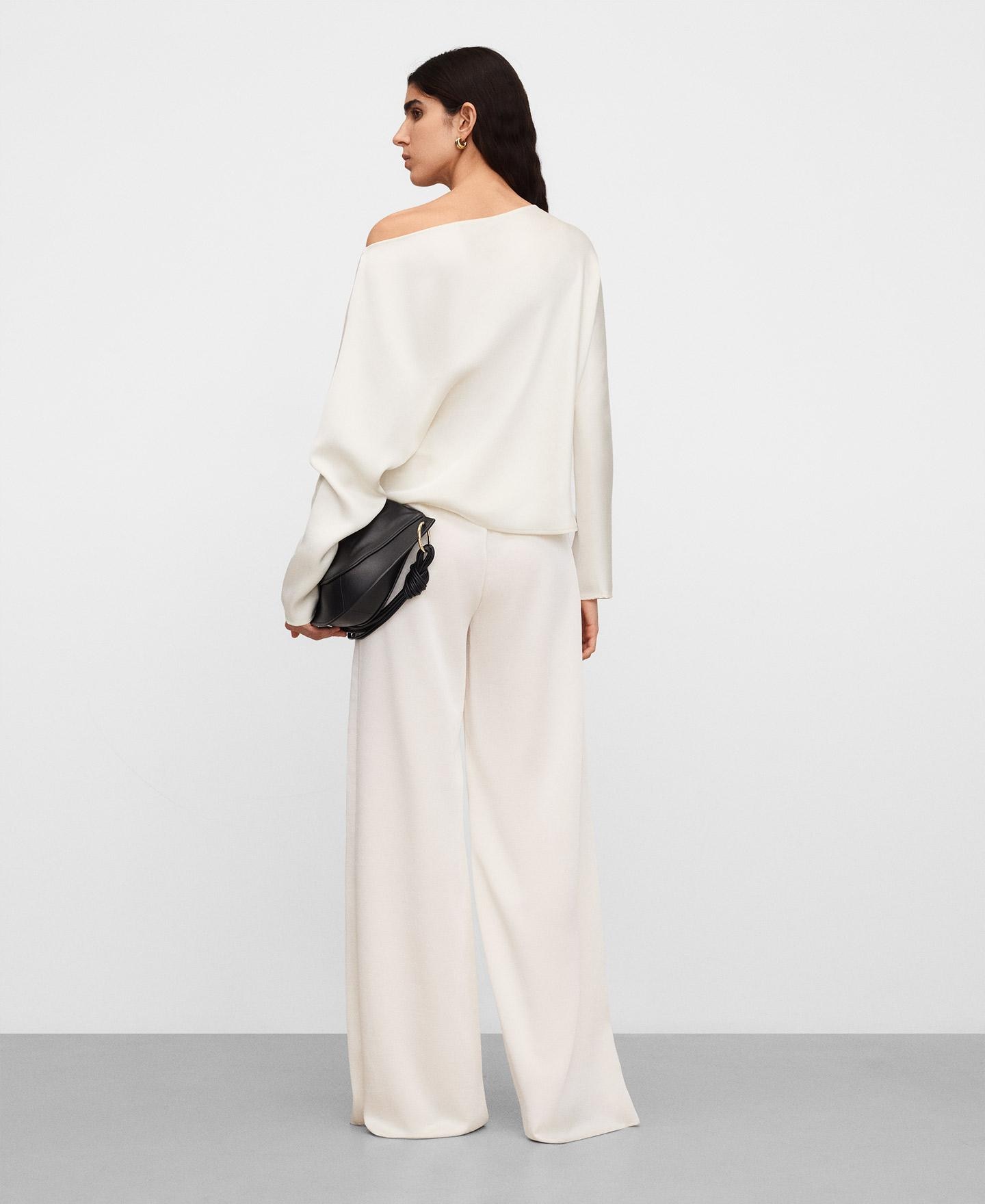 Blusa Acetinada com Decote À Barco Branco brilho-3