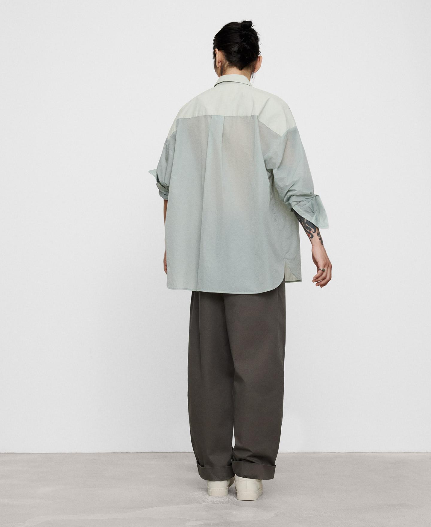 Camisa Semitransparente com Detalhe em Gola Verde-3