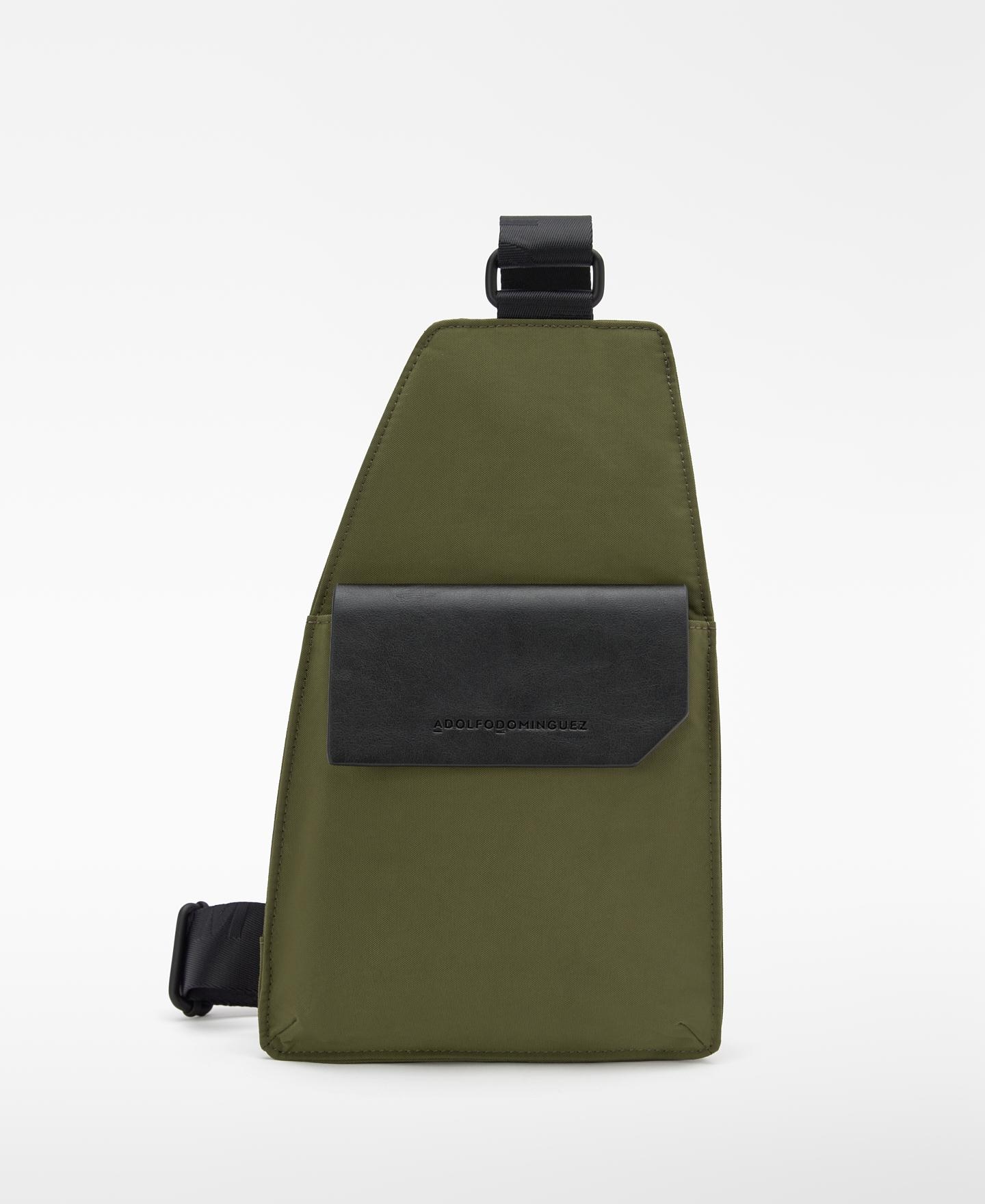 Imagem 0 de Bolsa de Cintura Tipo Crossbody em Nylon com Aba