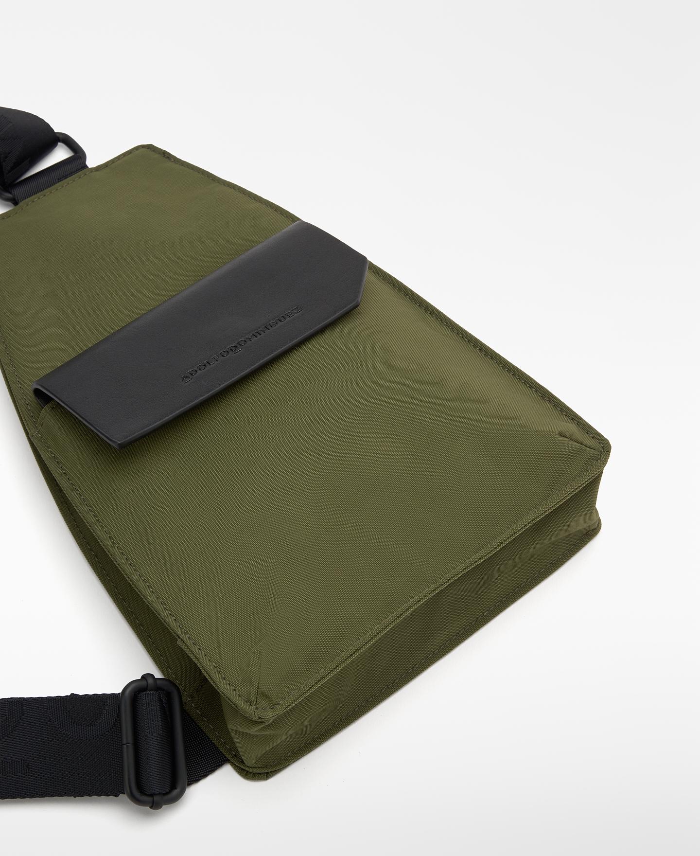 Bolsa de Cintura Tipo Crossbody em Nylon com Aba Verde-3