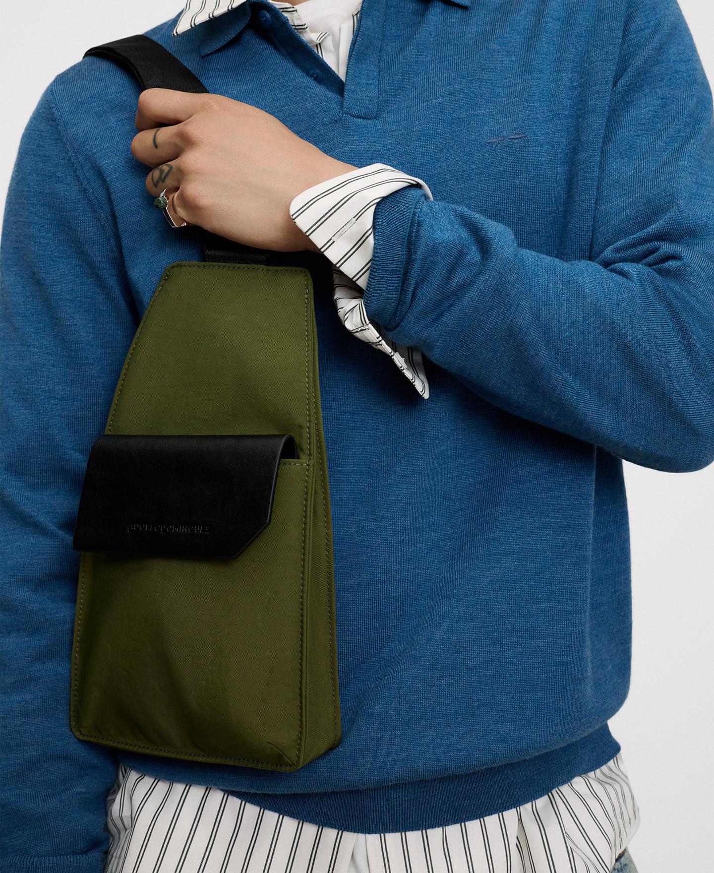 Bolsa de Cintura Tipo Crossbody em Nylon com Aba Verde-5