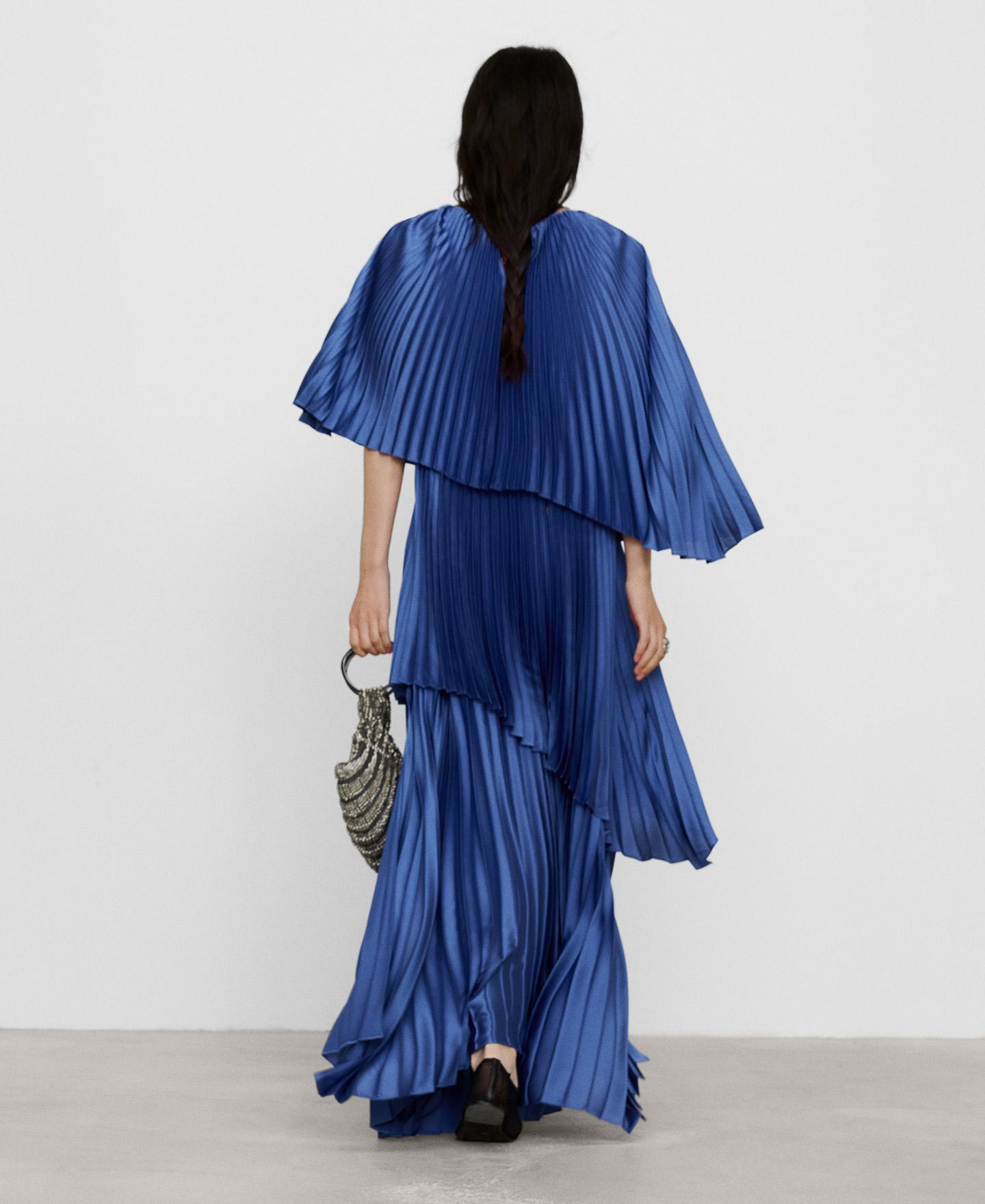 Vestido Comprido em Crinkle com Capas Assimétricas Azul-3