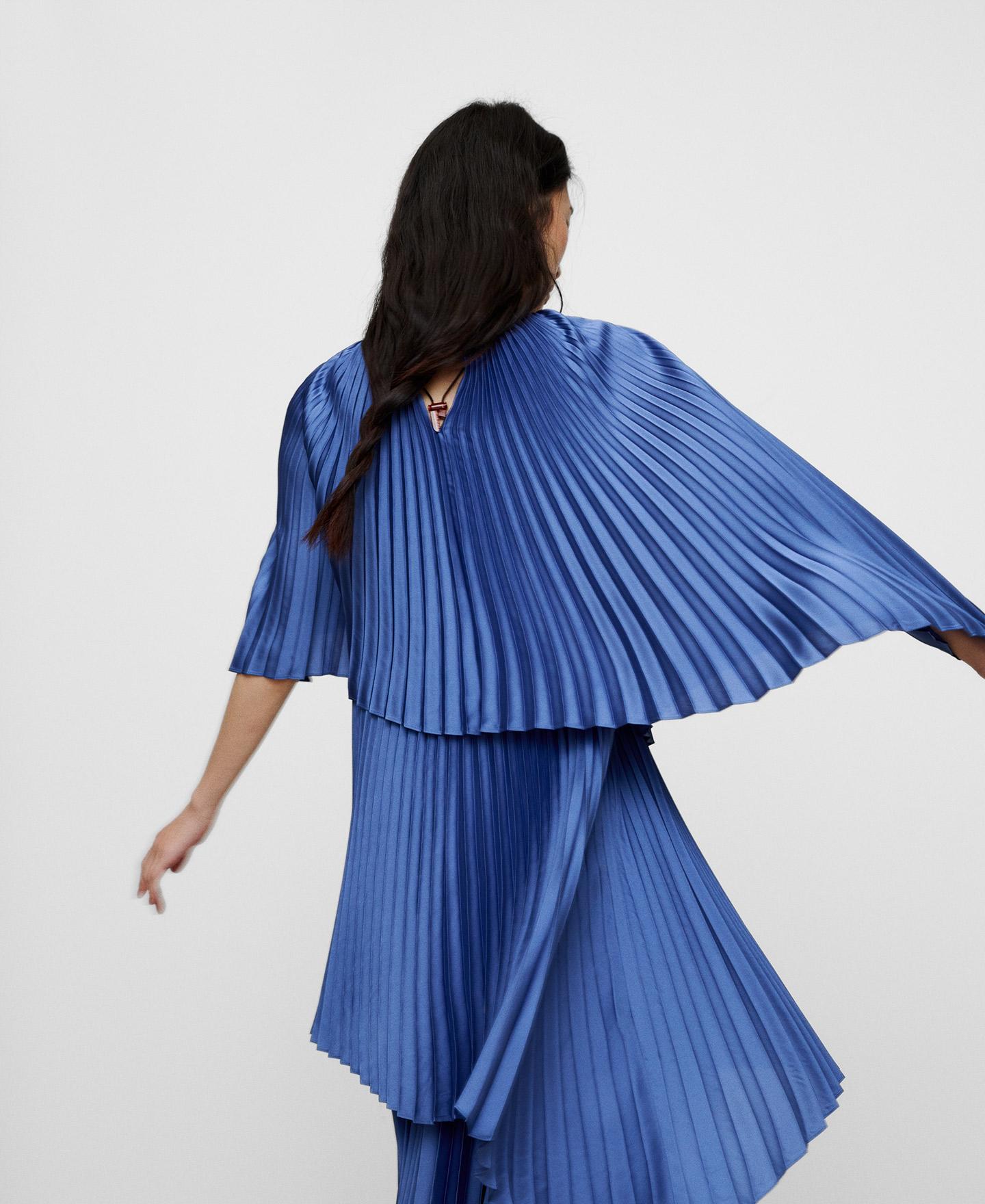 Vestido Comprido em Crinkle com Capas Assimétricas Azul-4