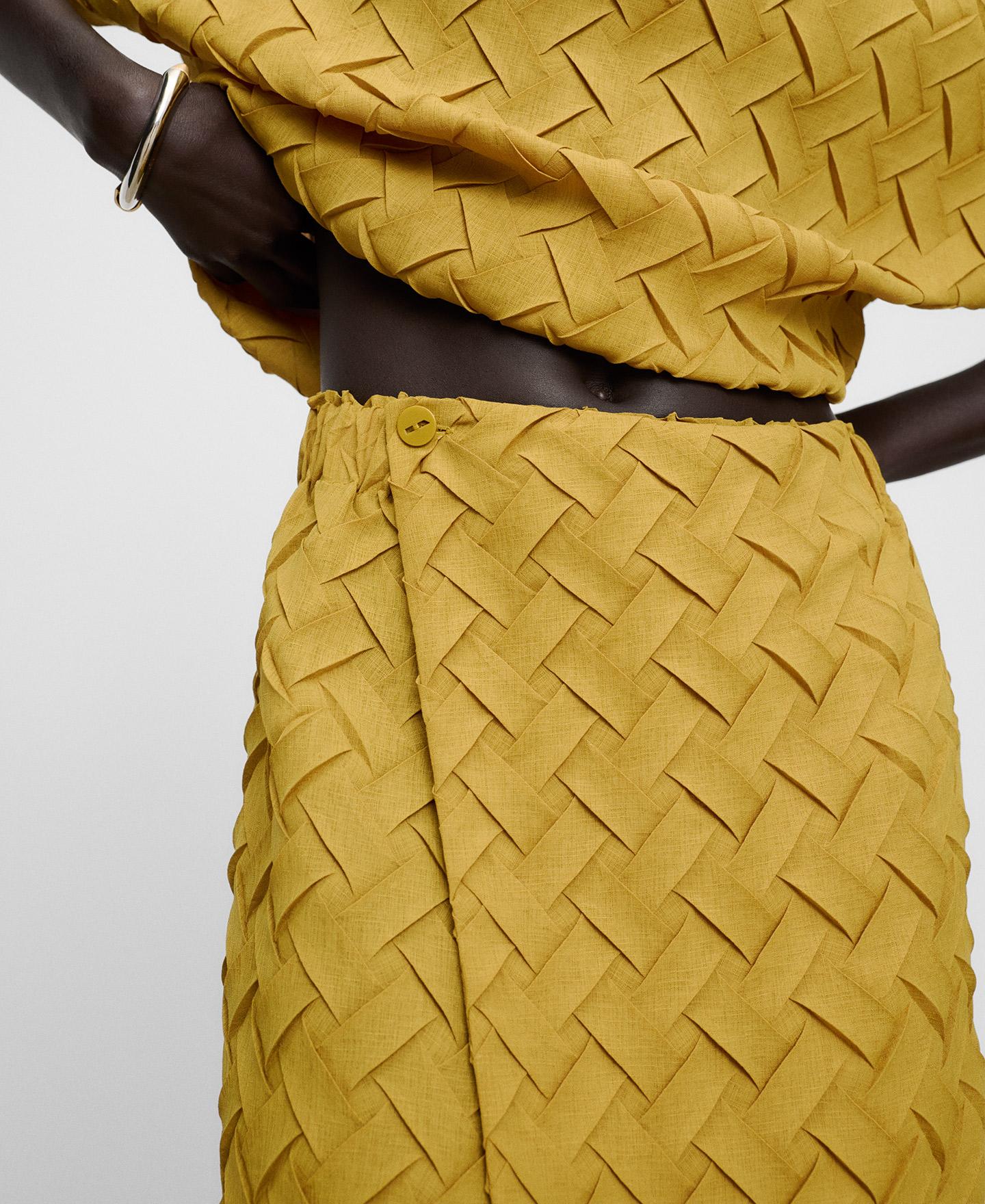 Saia Midi com Corte a Direito e Cintura Elástica Amarelo-4