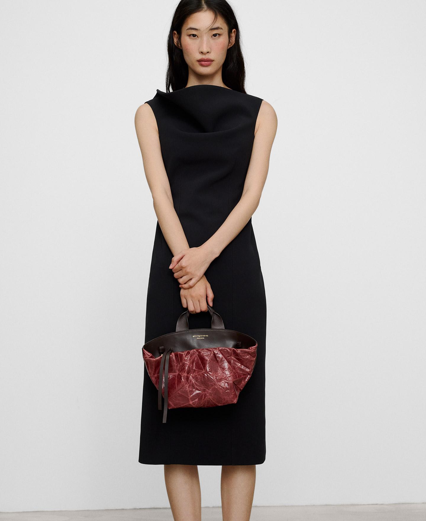 Imagem 0 de Vestido Midi Ajustado sem Mangas com Decote Franzido