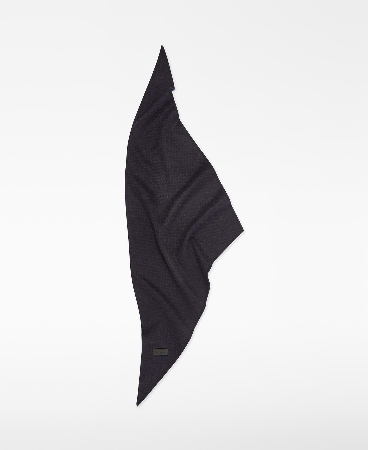 Cachecol Triangular com Lã Merino Preto-2