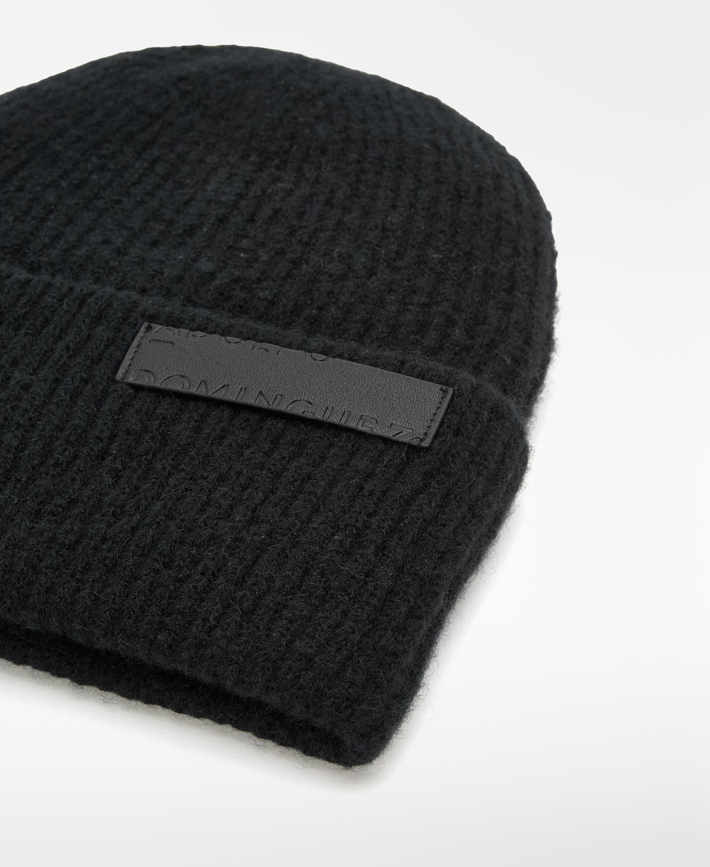 Chapéu Beanie em Canelado com Mohair Preto-2