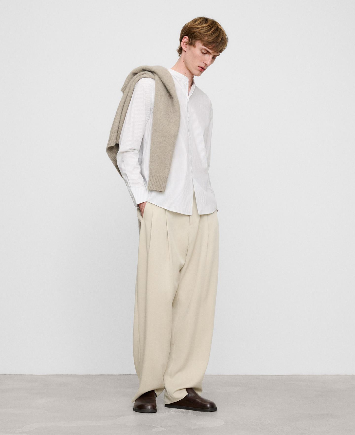 Camisa com Gola À Padre Regular Fit em Algodão Branco-2