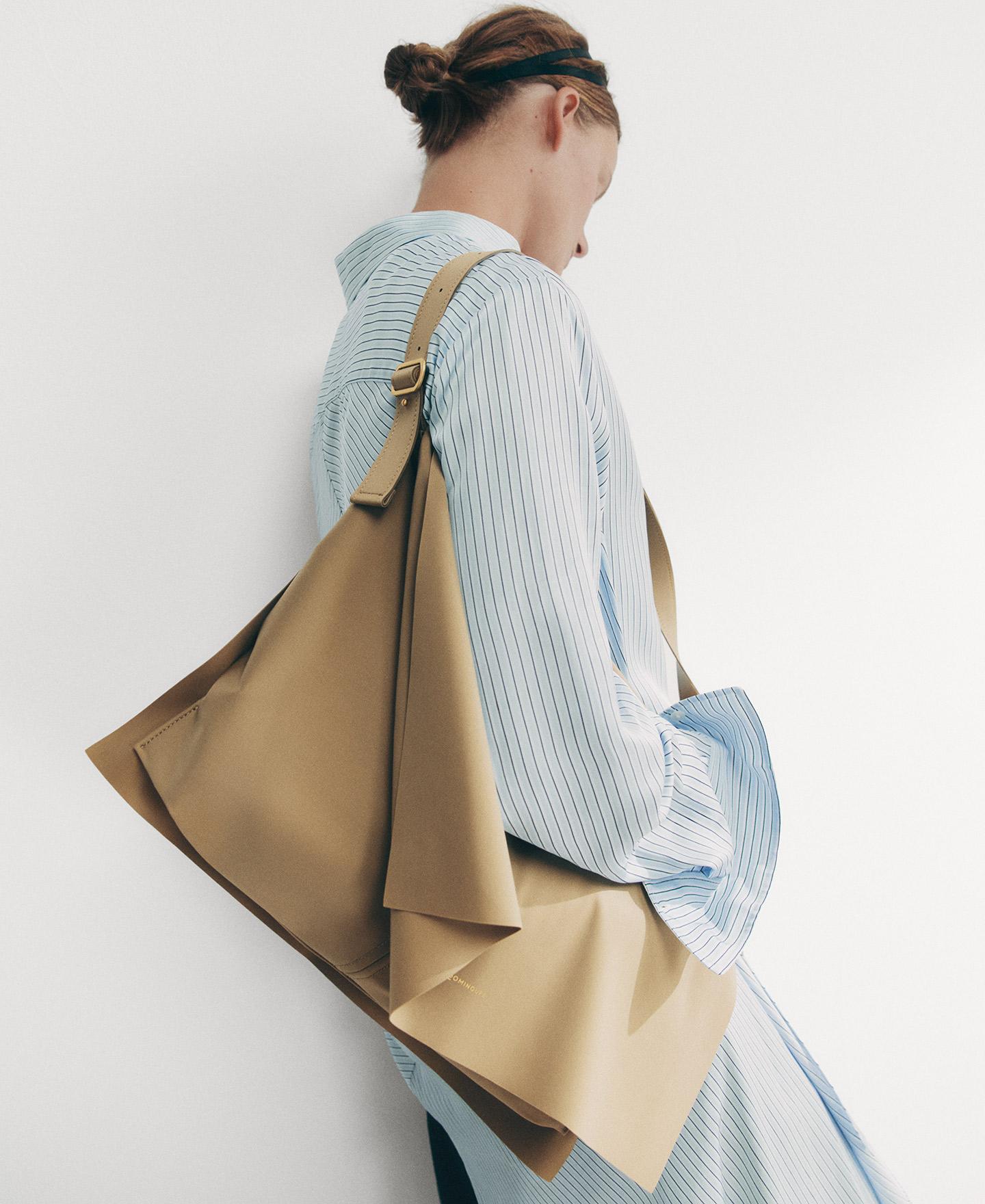Mala de Ombro Maxi com Fecho de Aba e Bolso Exterior Bege-5