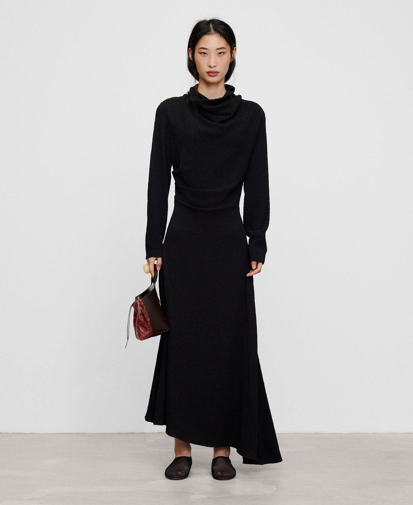 Vestido Comprido Ajustado Drapeado com Bainha Assimétrica Preto-2