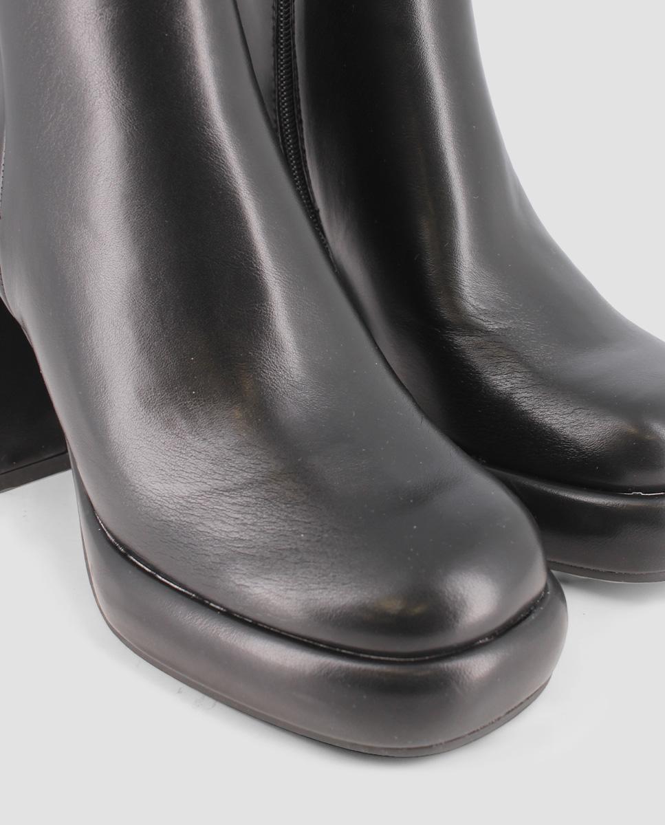 Botins com Cano Médio e Tacão de Bloco Preto-4