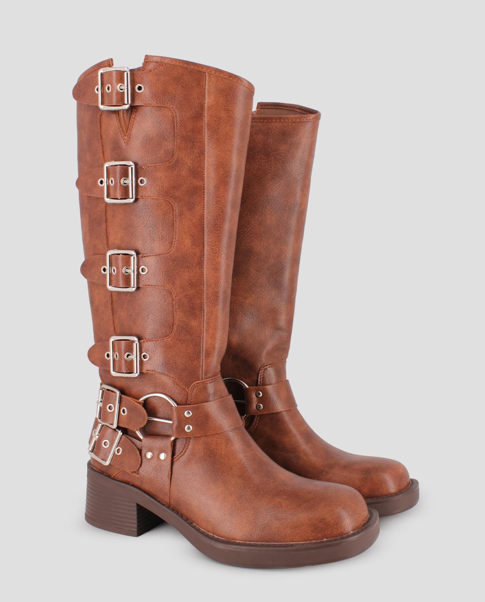 Botas com Biqueira Redonda e Detalhe de Fivelas na Lateral Castanho-2