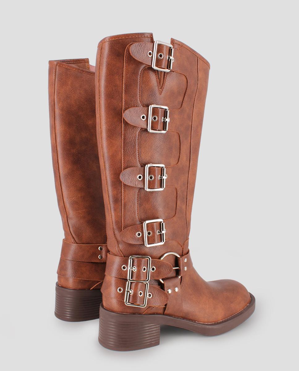 Botas com Biqueira Redonda e Detalhe de Fivelas na Lateral Castanho-3