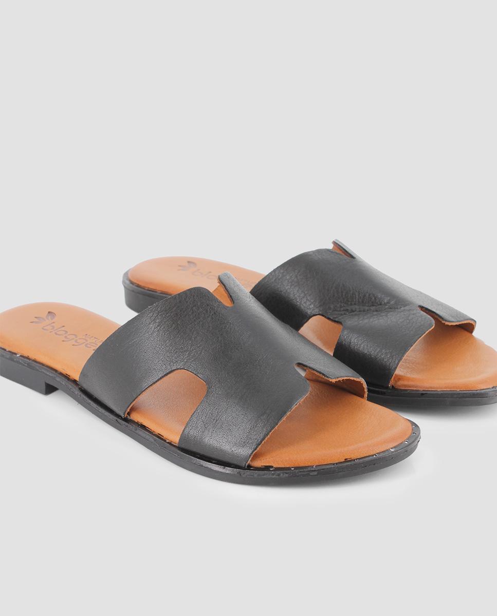 Sandálias de Pala em Pele com Corte Assimétrico Preto-4