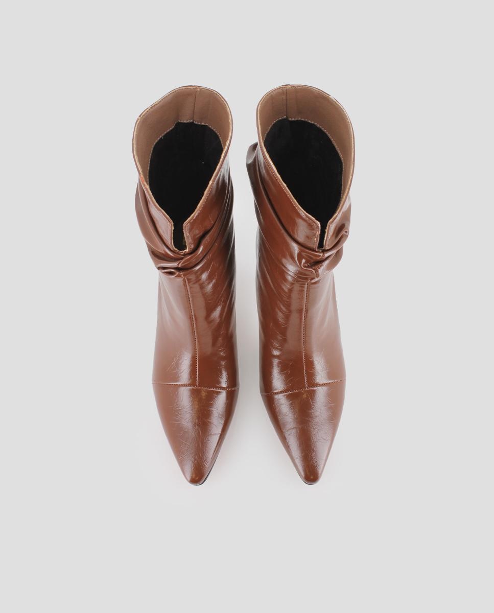 Botins com Biqueira Pontiaguda e Efeito Enrugado Castanho-5
