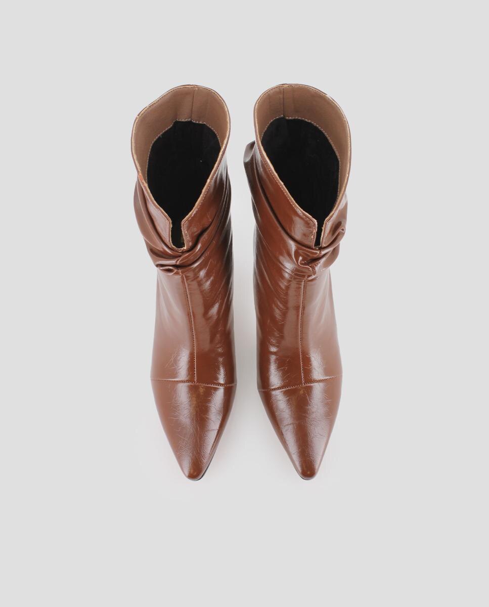 Botins com Biqueira Pontiaguda e Efeito Enrugado Castanho-5
