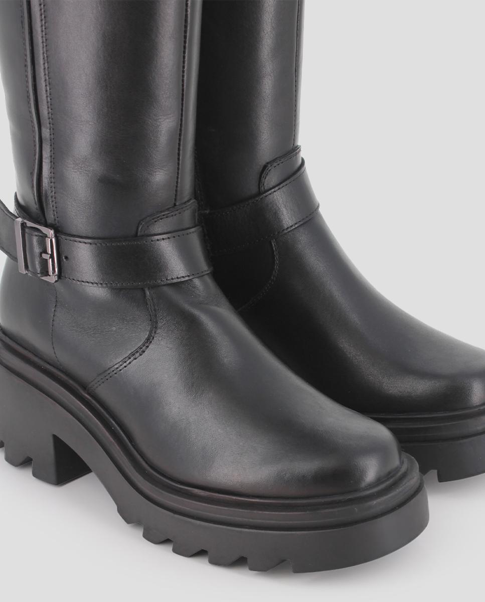 Botas de Pele com Detalhe de Fivela Preto-4
