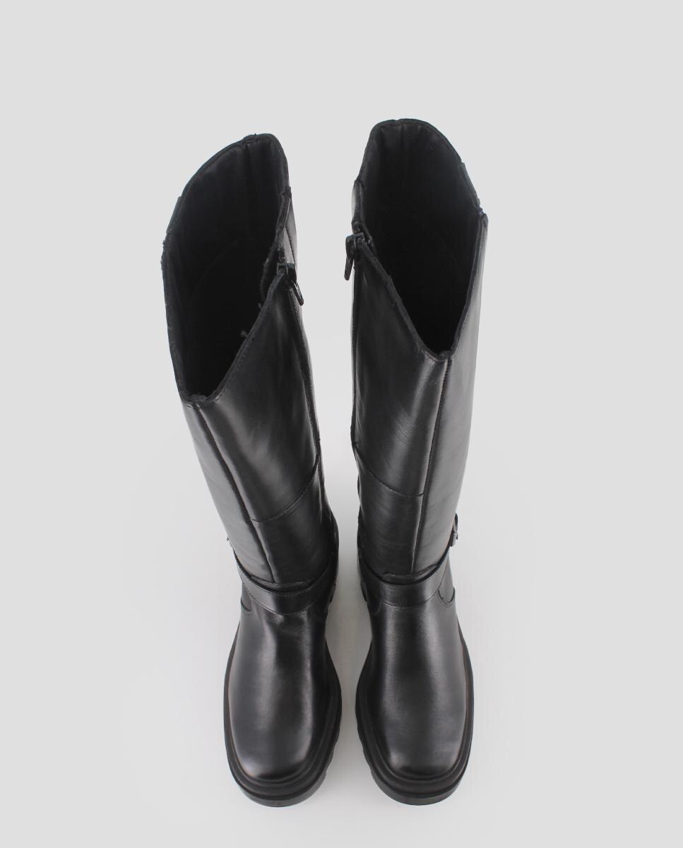 Botas de Pele com Detalhe de Fivela Preto-5
