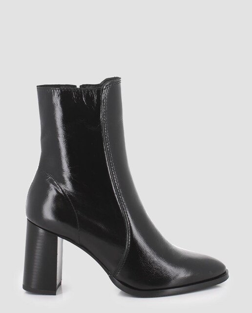 Imagem 0 de Botins de Pele em Preto