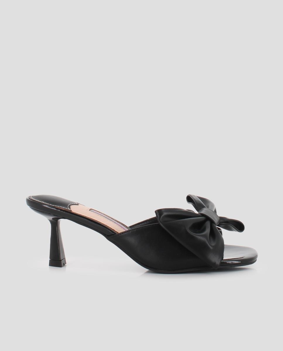 Imagem 0 de Sandálias de Salto Tipo Pala com Detalhe de Laço