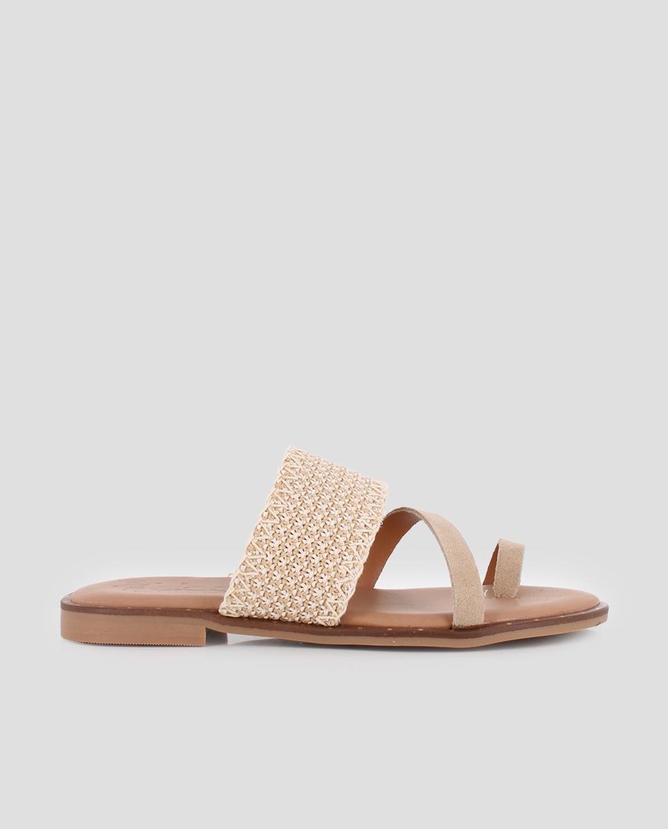 Imagem 0 de Sandálias Rasas com Design Assimétrico e Biqueira Redonda