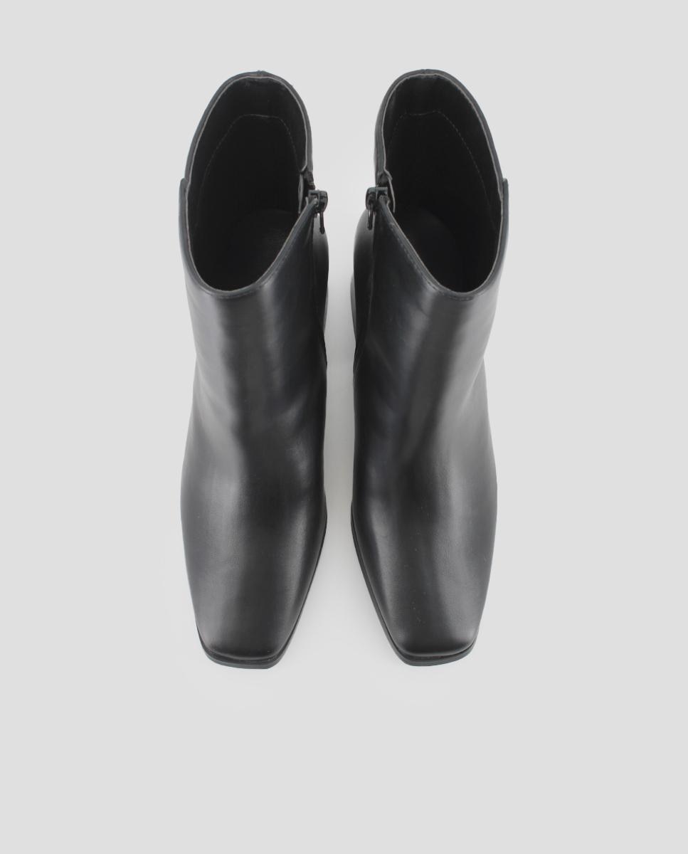 Botins com Salto Largo e Biqueira Quadrada Preto-5