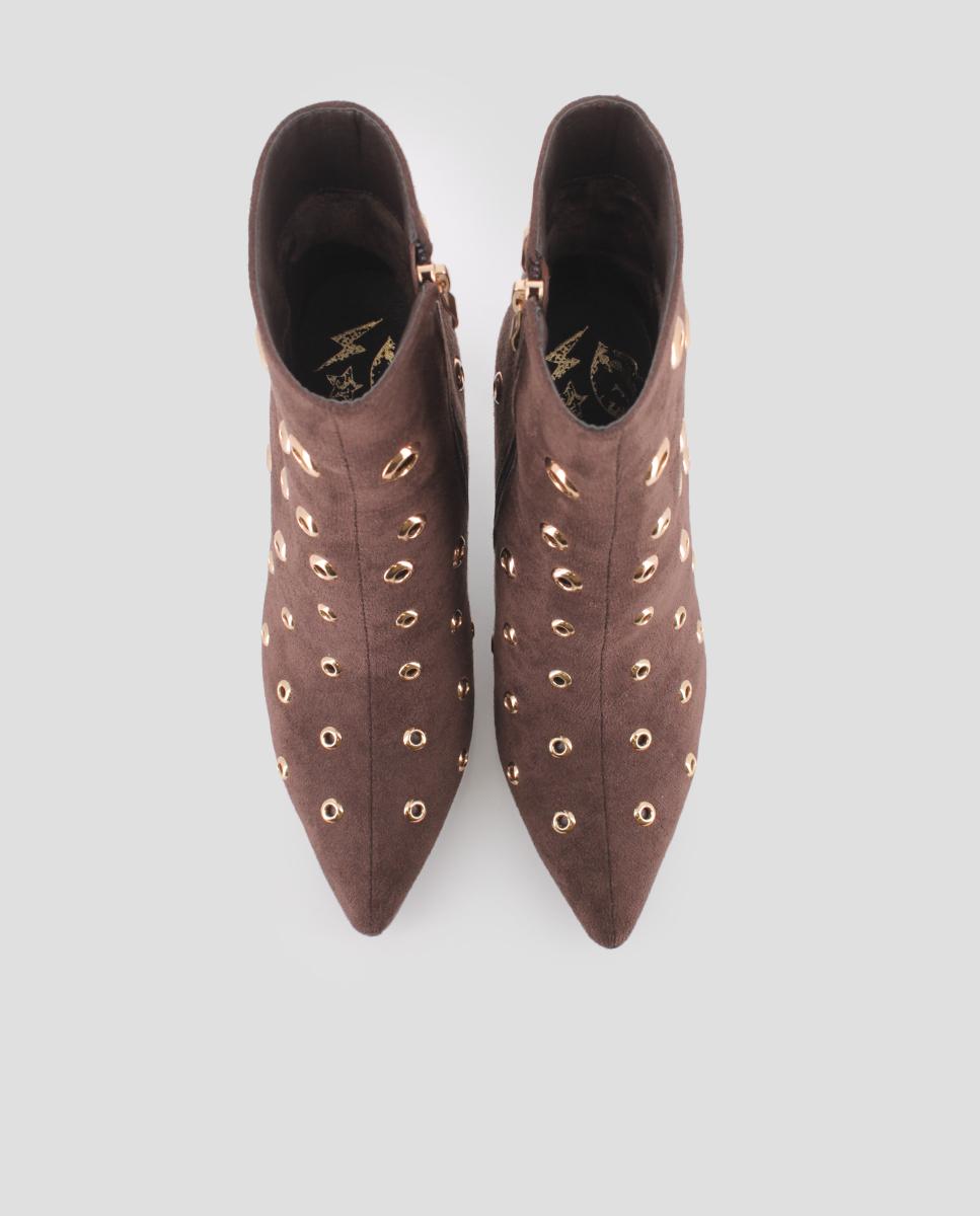 Botins Básicos com Salto Agulha e Detalhes de Ilhós Metálicos Castanho-5