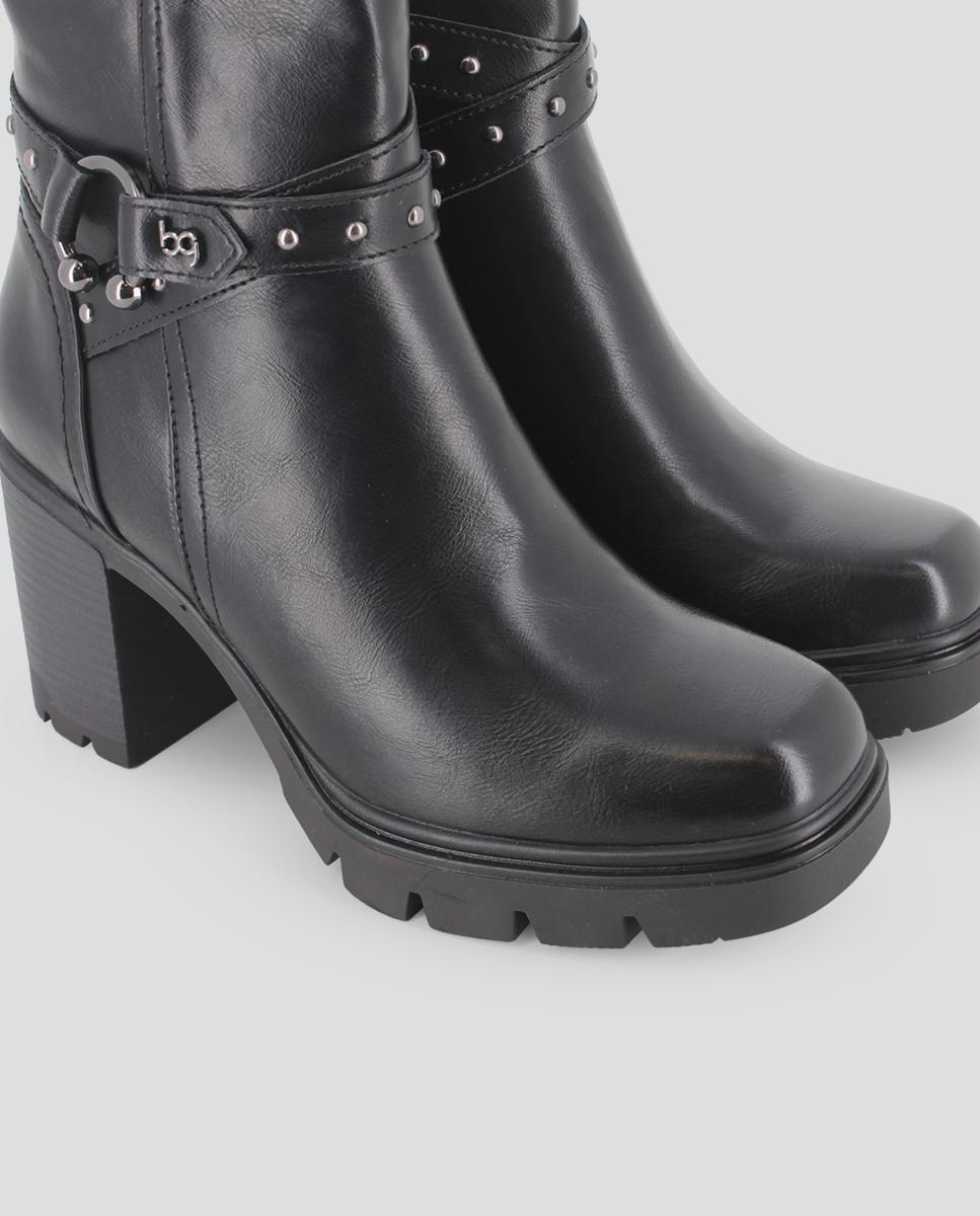 Botins com Sola Track de Salto Alto e Largo e com Detalhe de Peça Metálica Preto-4