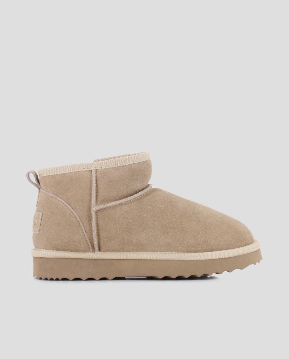 Imagem 0 de Botins Estilo Australiano de Sola Rasa em Pele